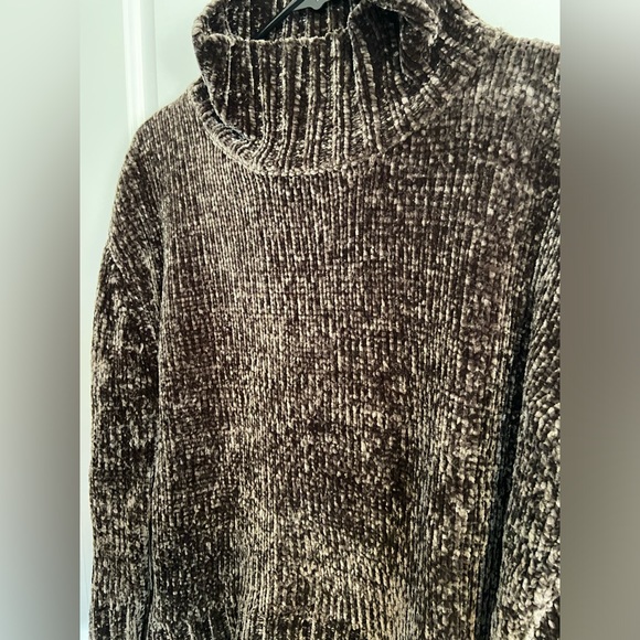 Chelsea and Theodore Sweater - Picture 2 of 3